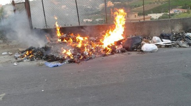 Rubbish burning in Bagheria last week. Hold your breath!