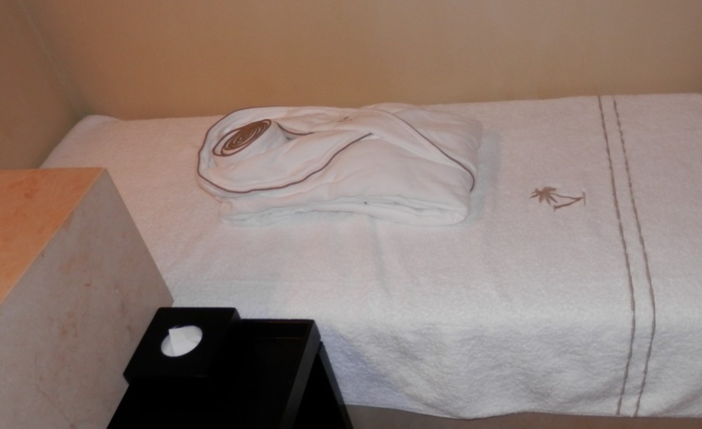 Sicilian Housewife - massage bed