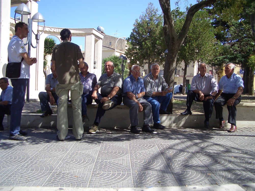 The Sicilian Housewife loves the way old people laze about in Sicily. It is too darn hot to hurry!