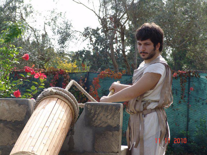 384374_303650042991085_1176530921_n