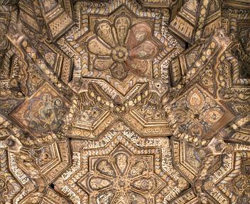 Muqarnas-del-soffitto_352-288